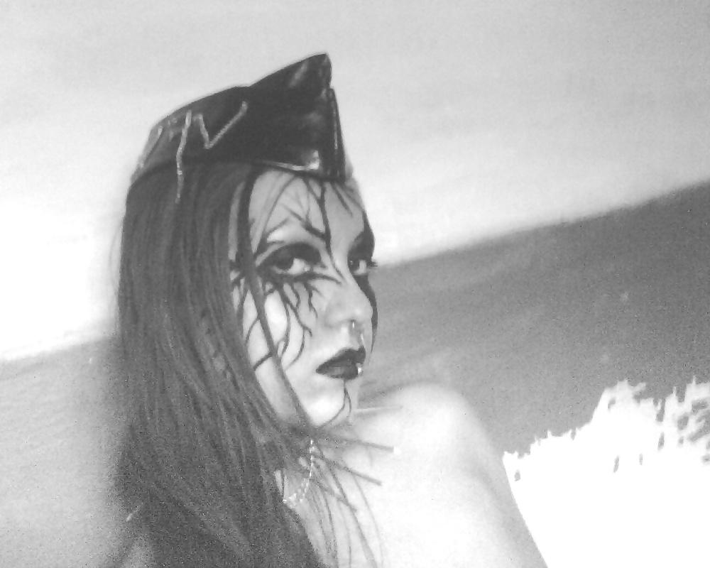 4P Kinky Makeup 2