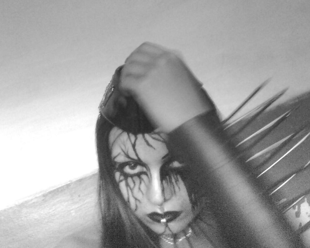4P Kinky Makeup 2