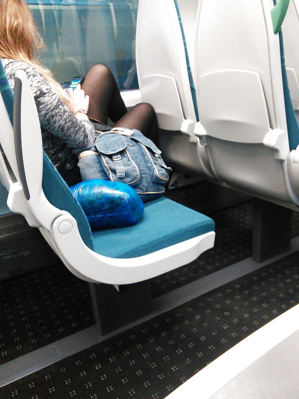 17P Londonperv's Candids 2014 - Train Perving vol 2