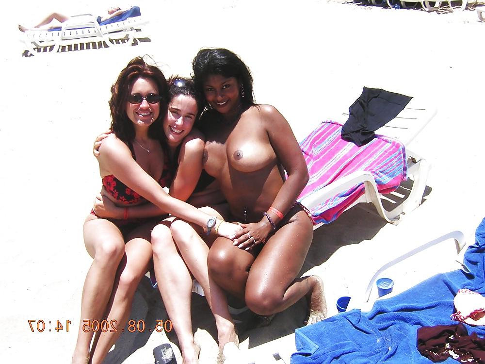 17P Topless Indian Babe at the Beach