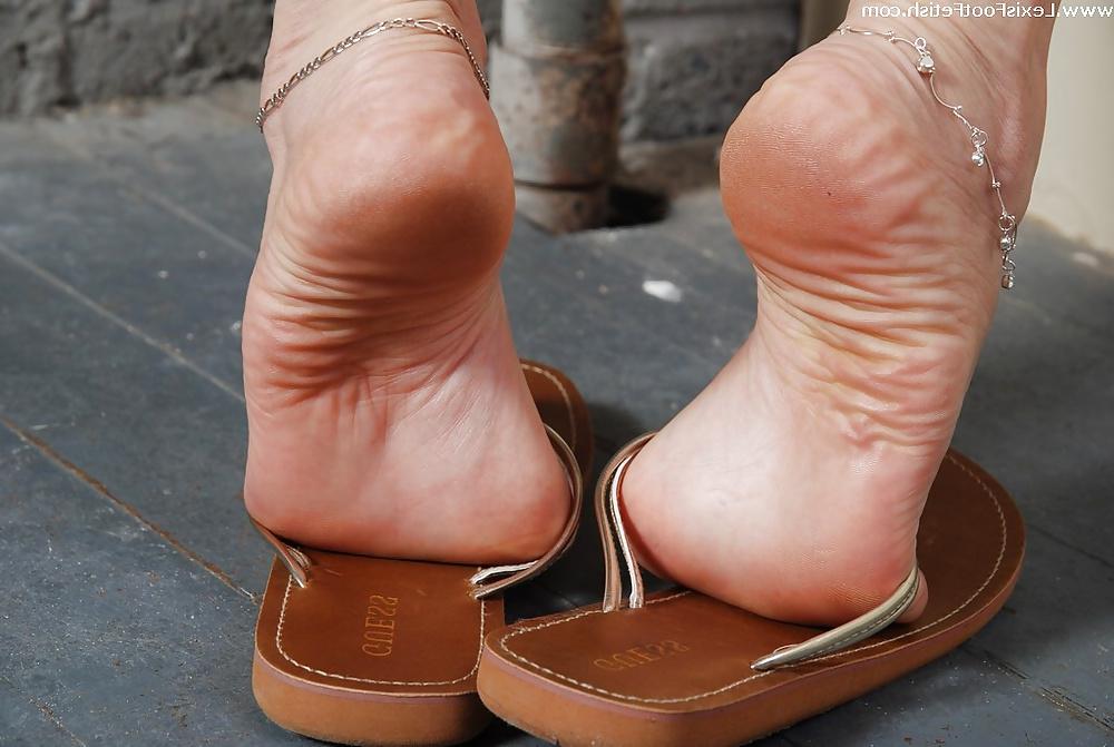 25P Feet soles