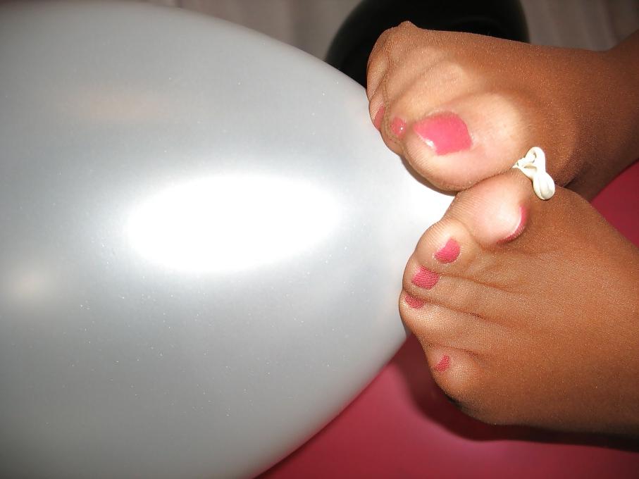 9P Pantyhose, Pussy & Feet