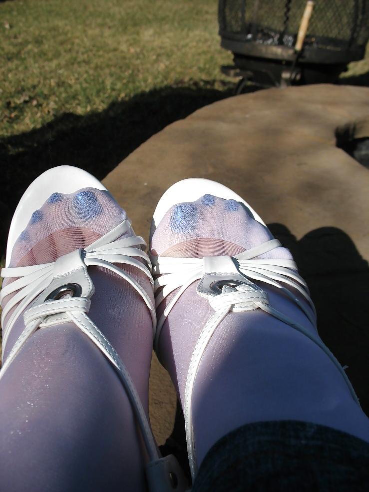 9P Pantyhose, Pussy & Feet