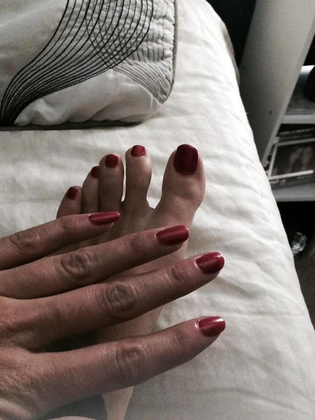 13P Feet, Legs and toes.