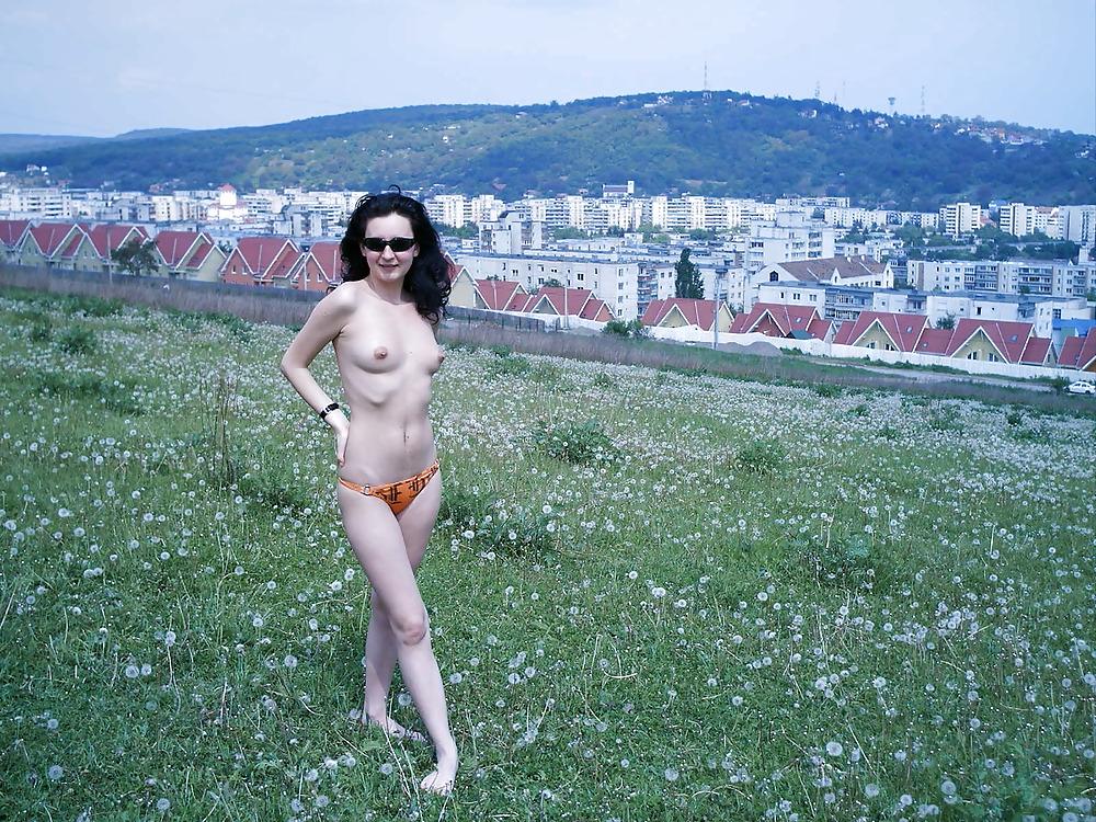 25P Romania Topless 1