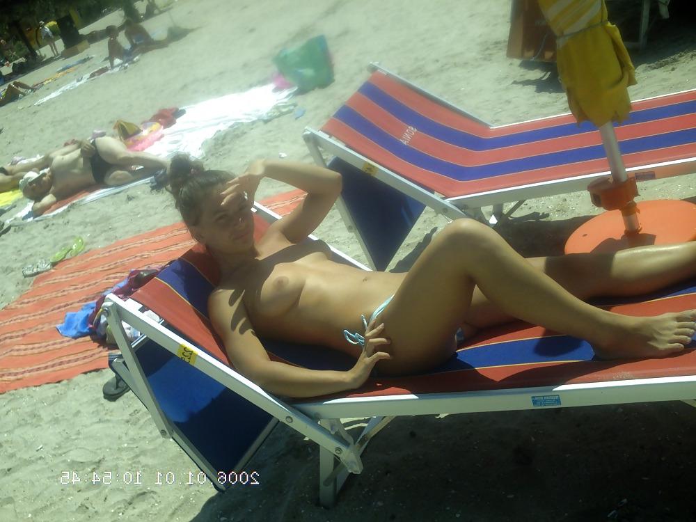 25P Romania Topless 1