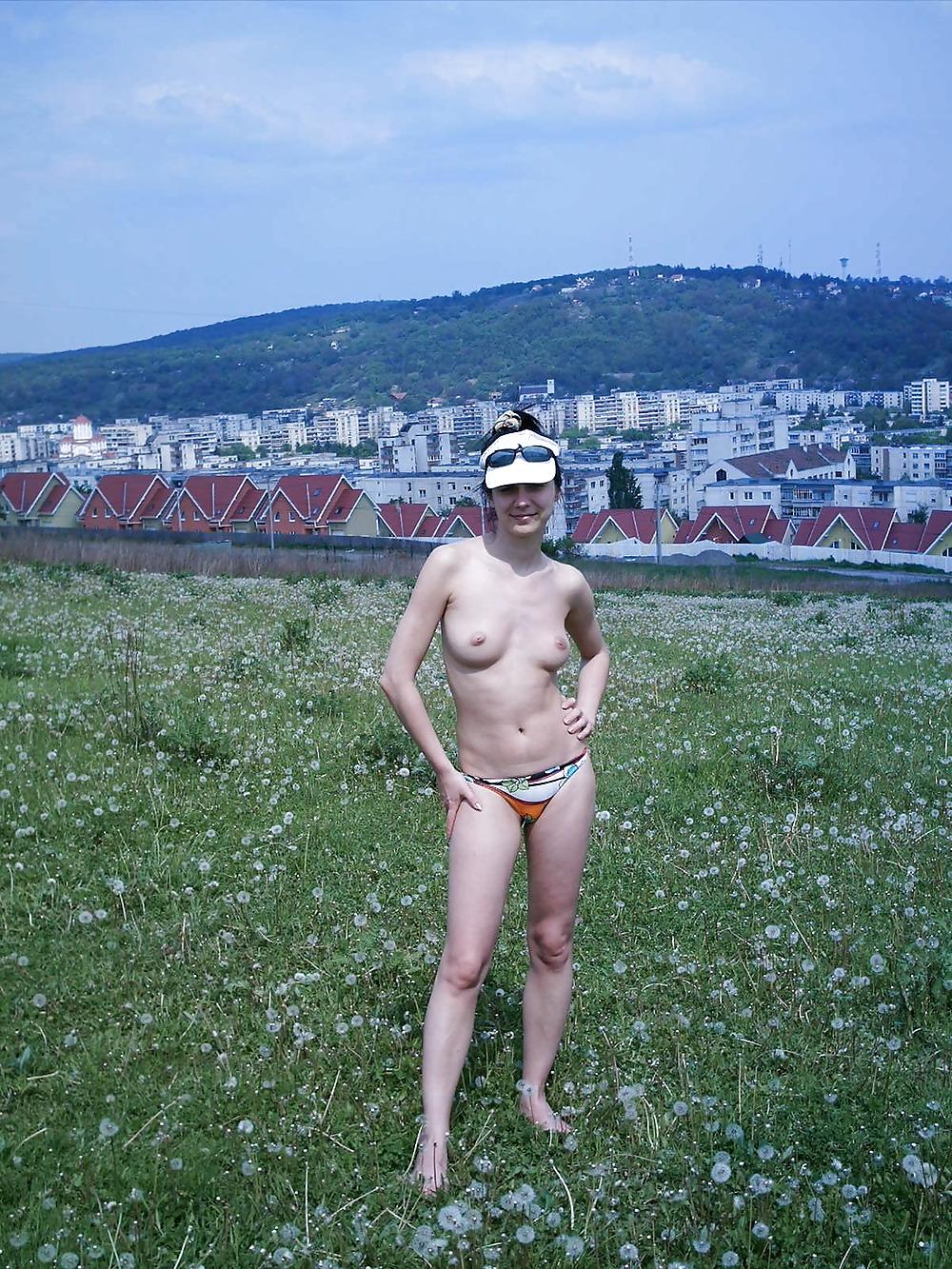 25P Romania Topless 1