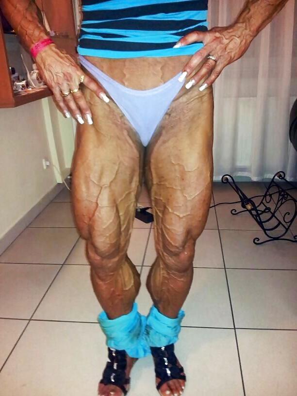 25P Veiny muscular female legs