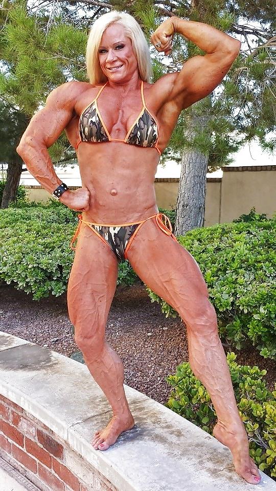 25P Veiny muscular female legs