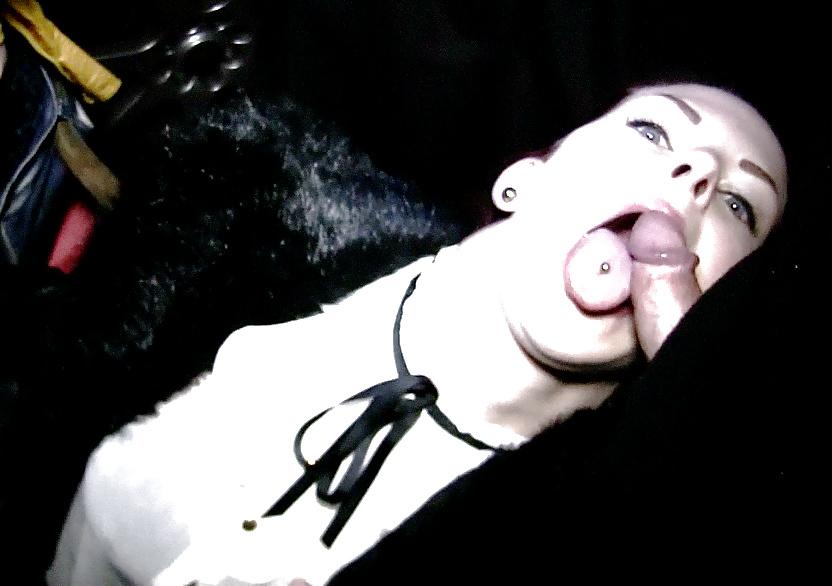 19P Pierced Tongue Dogging Bitch