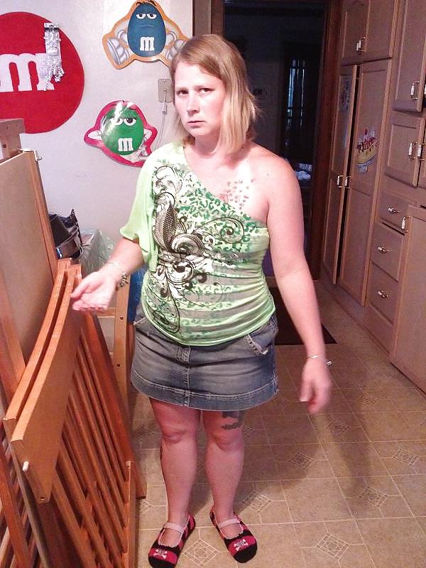 25P Chubby single mom Rach gets dirty