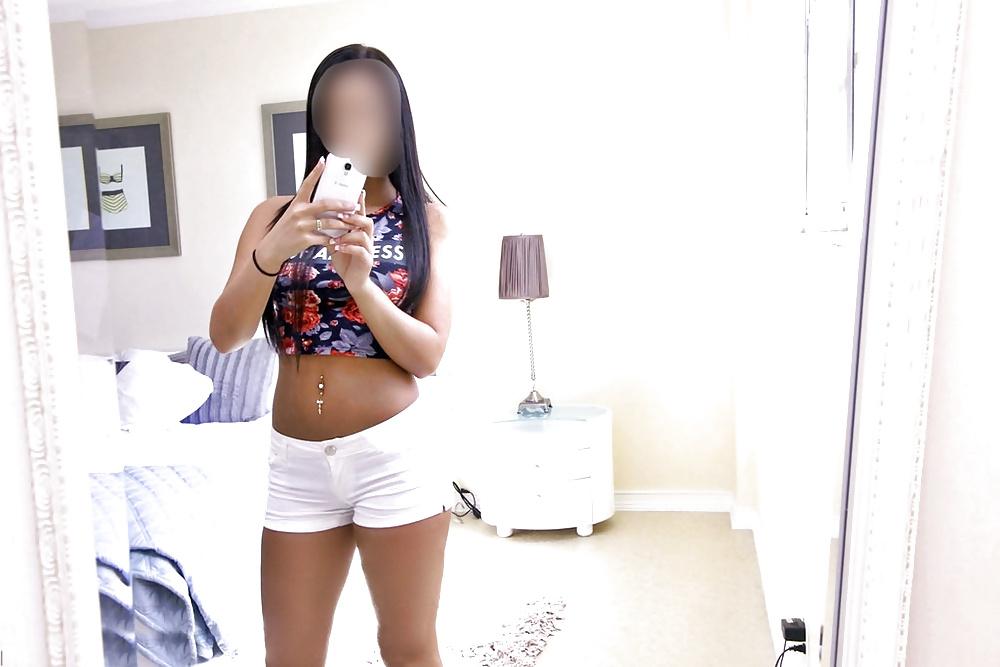 22P Kleine Schlampe liebt Selfies