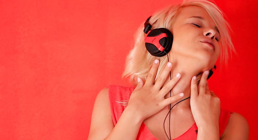 24P Monroe - Music in Red
