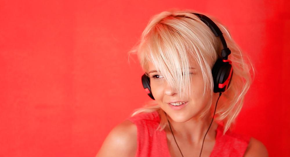 24P Monroe - Music in Red