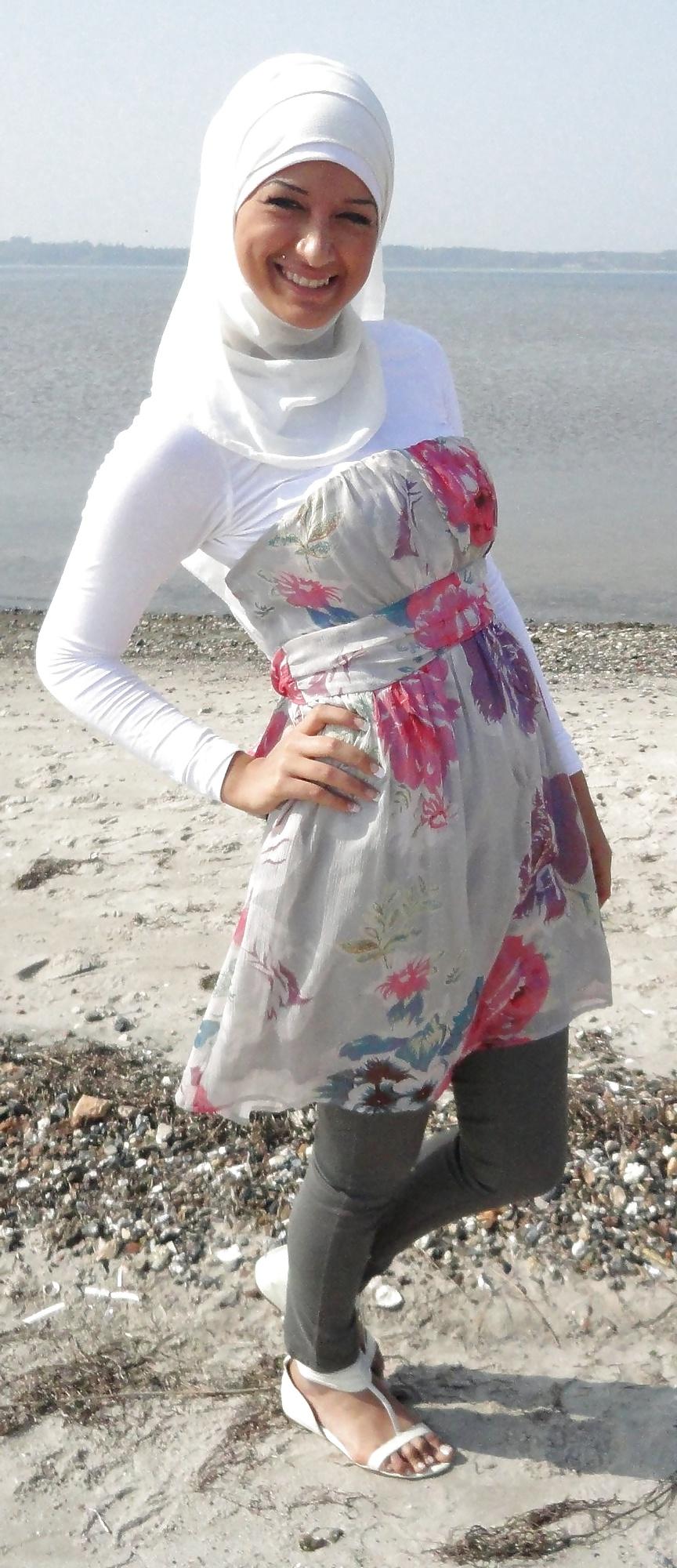 25P Hijab feet