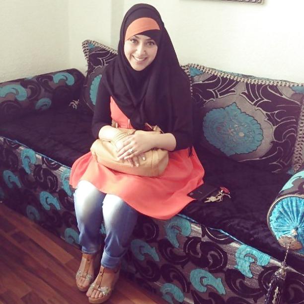 25P Hijab feet