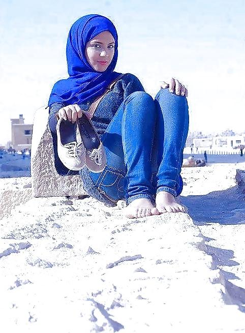 25P Hijab feet