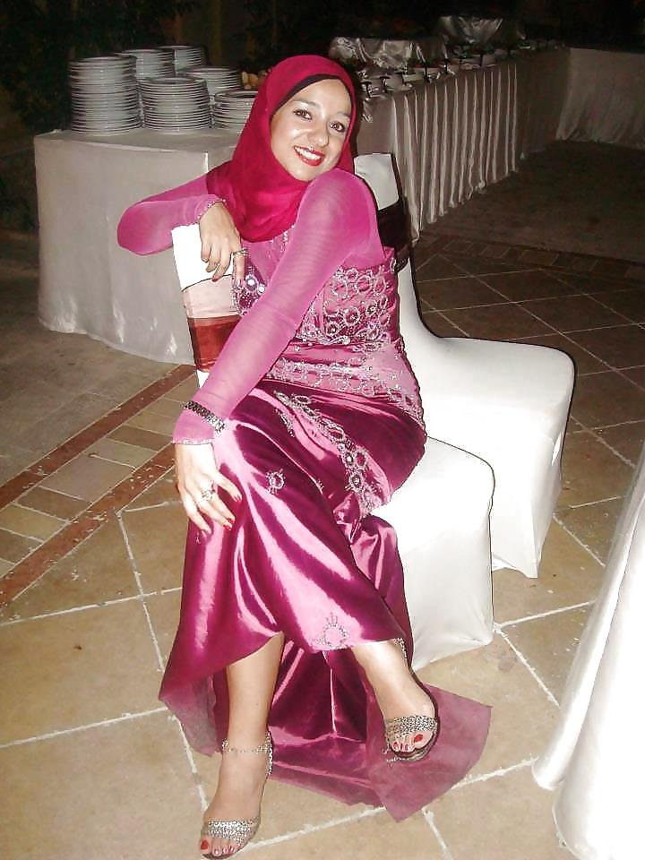 25P Hijab feet
