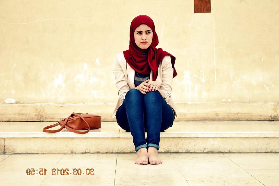 25P Hijab feet