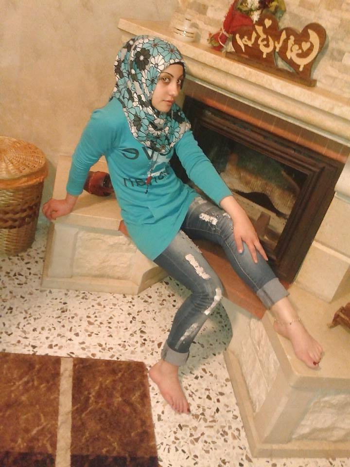 25P Hijab feet