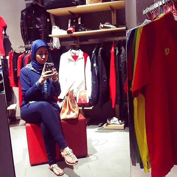 25P Hijab feet