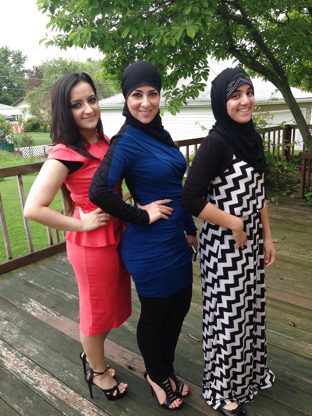 25P Hijab feet