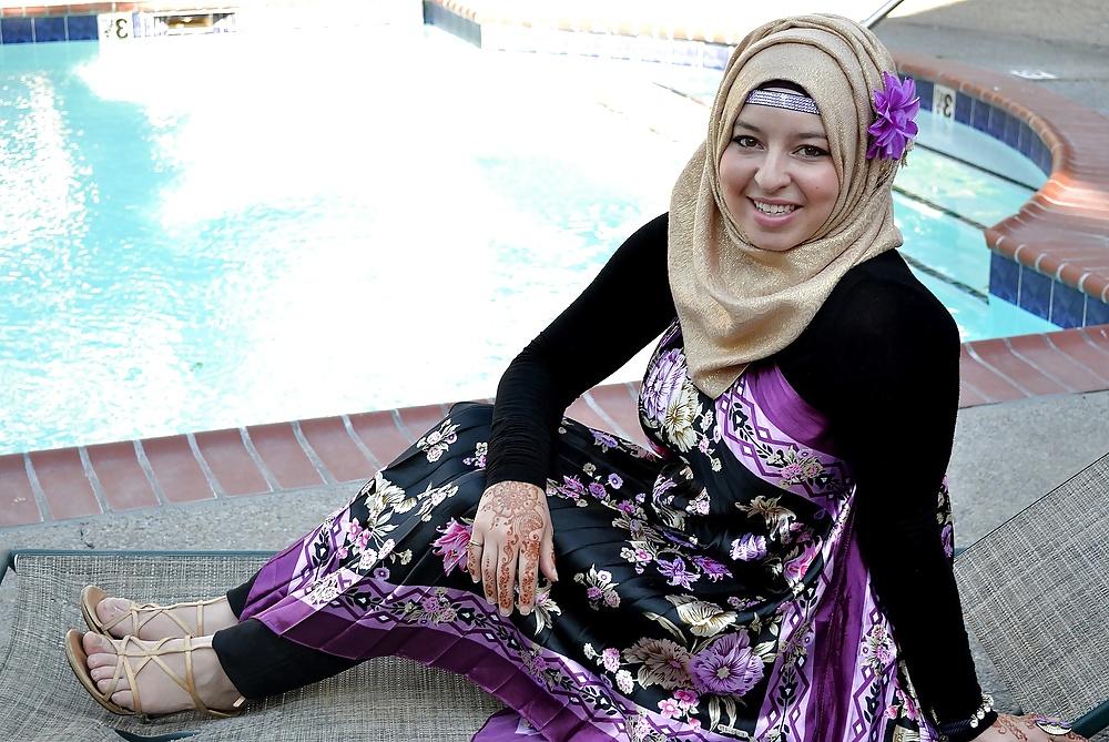 25P Hijab feet