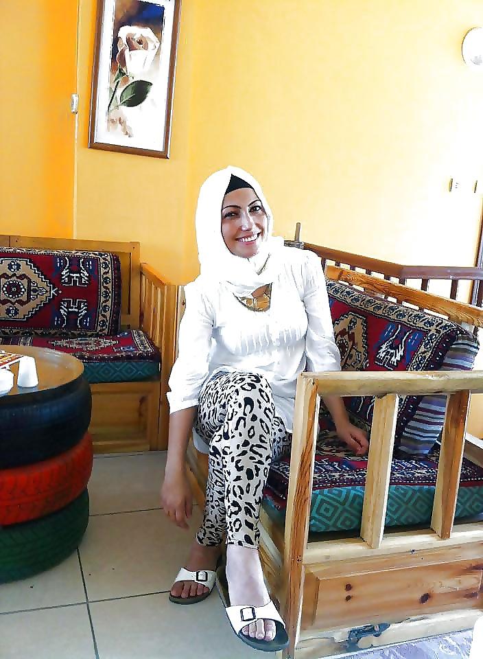 25P Hijab feet