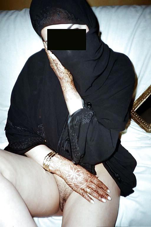 12P Muslim Arab Bitch with Henna