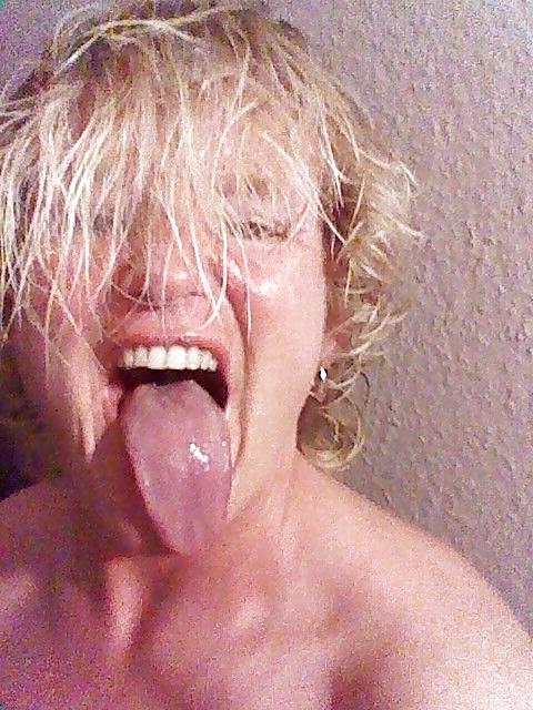 25P Love my long tongue girl