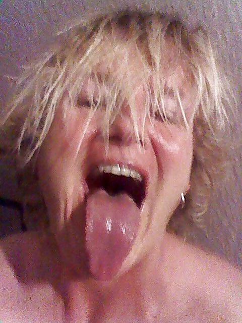 25P Love my long tongue girl
