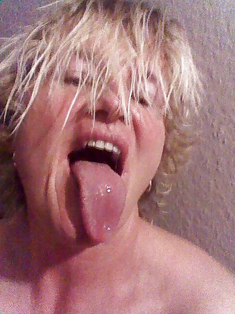 25P Love my long tongue girl