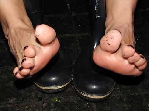24P Funky ass Latina Feet