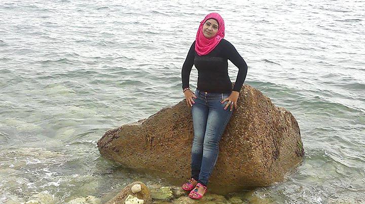 21P Hijab bitch