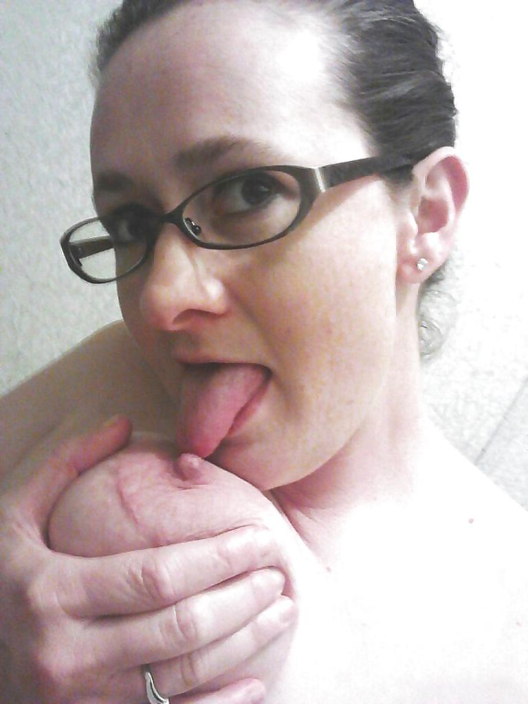 25P BRUNETTES WITH GLASSES
