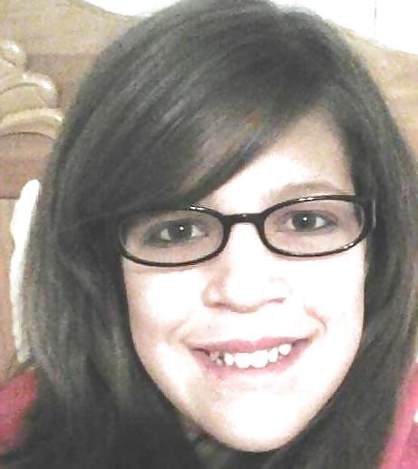 25P BRUNETTES WITH GLASSES
