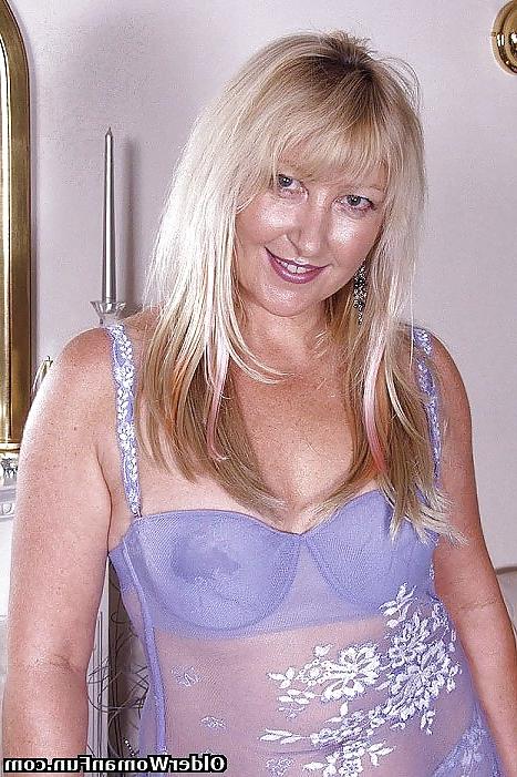 16P Britische MILF Heidi von OlderWomanFun