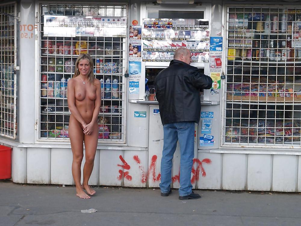25P Nackt in der Öffentlichkeit 16
