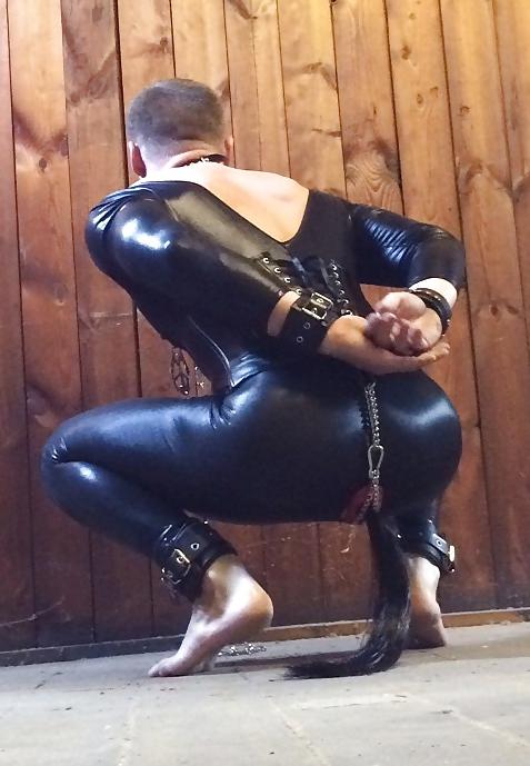 10P Buttplug play in spandex and chains