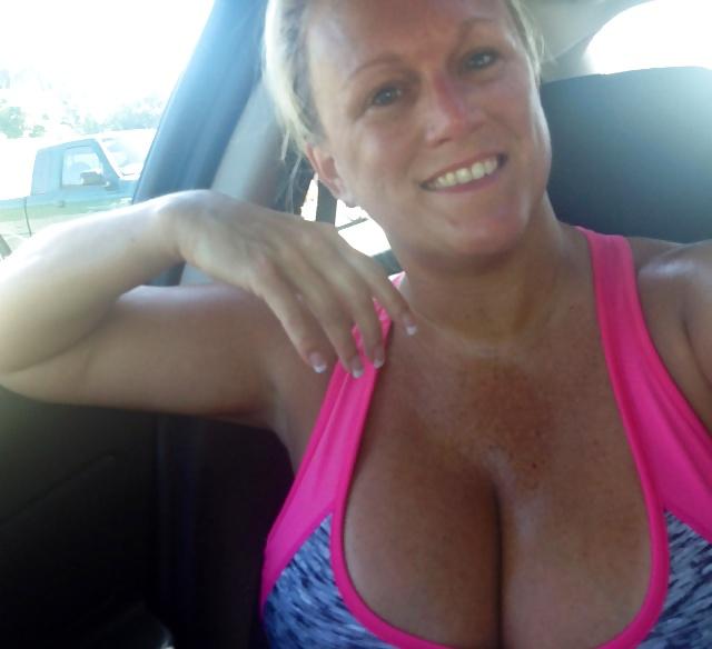 25P TITTY FUCK MILF