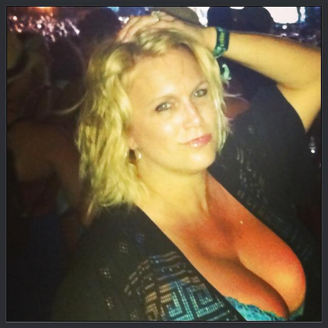 25P TITTY FUCK MILF