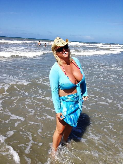 25P TITTY FUCK MILF