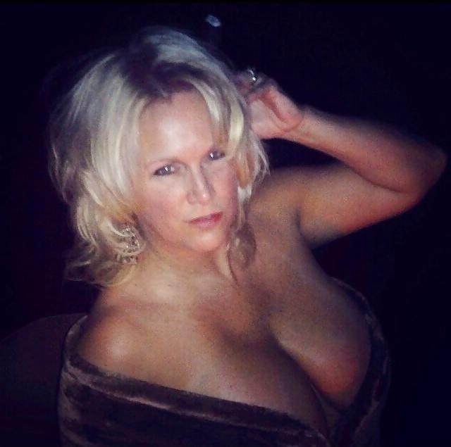 25P TITTY FUCK MILF