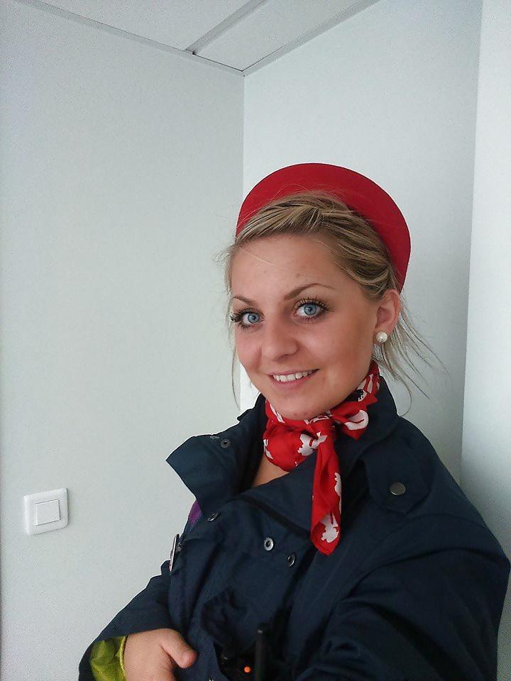 15P Greta la bitch blondasse