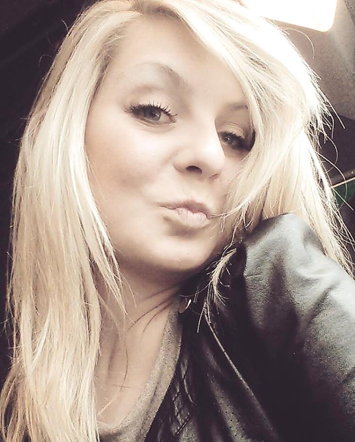 15P Greta la bitch blondasse