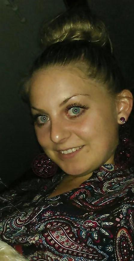 15P Greta la bitch blondasse