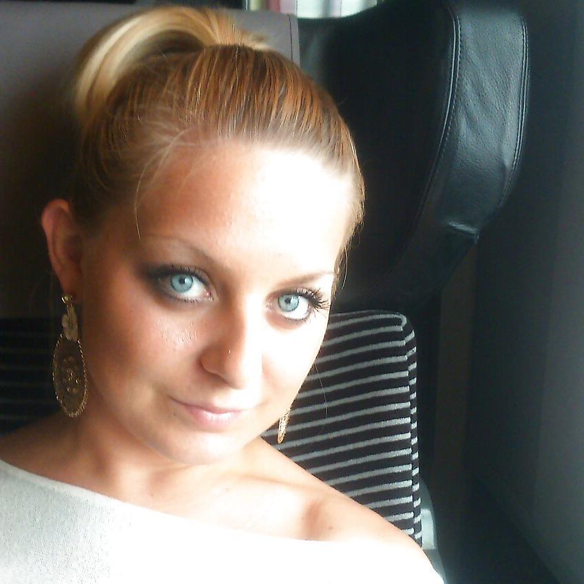 15P Greta la bitch blondasse