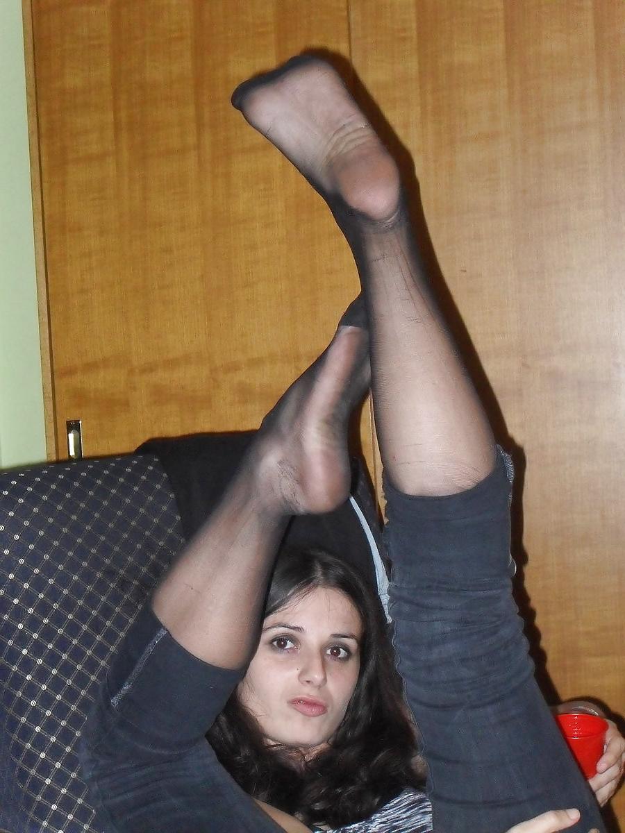 25P COMMENT On What You'd Do To Her Nylon Feet!