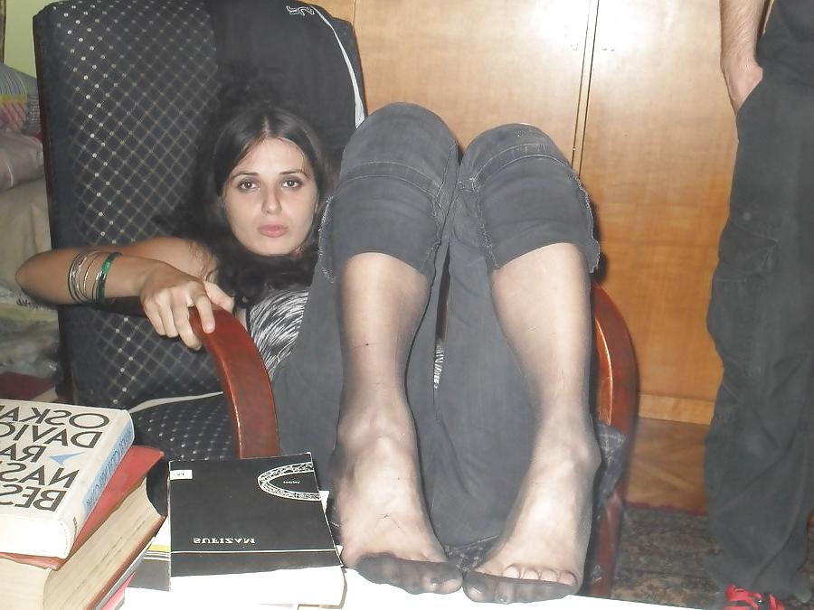 25P COMMENT On What You'd Do To Her Nylon Feet!