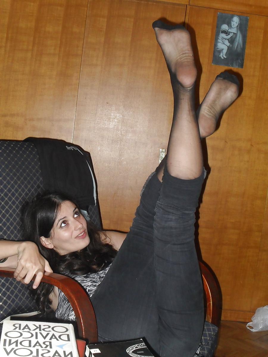 25P COMMENT On What You'd Do To Her Nylon Feet!